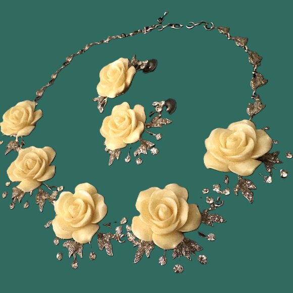 Beautiful Butter Rose Necklace and Matching Earrings Silver with Rhinestones - Picture 5 of 12